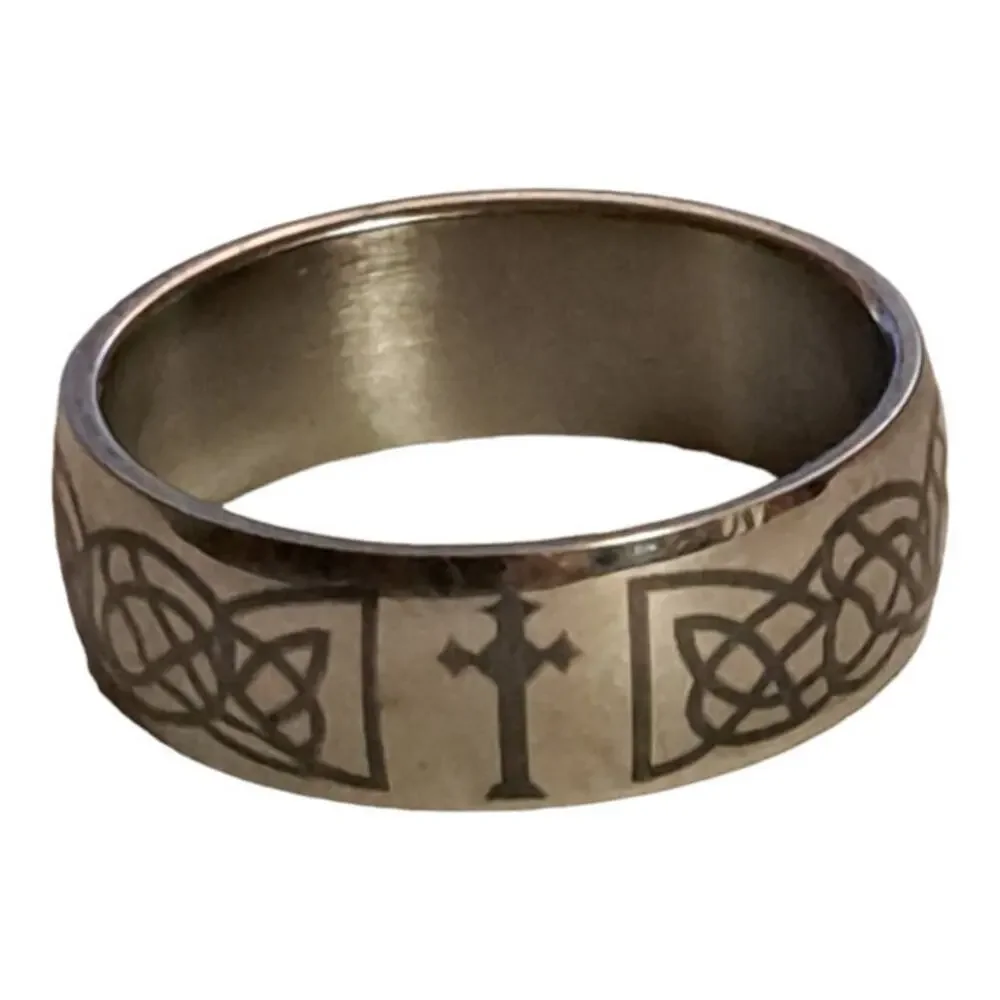 Stainless steel cross with Celtic design‎ band size 12